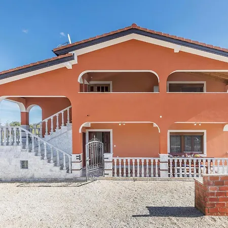 3 Bedroom Gorgeous In Apartment
