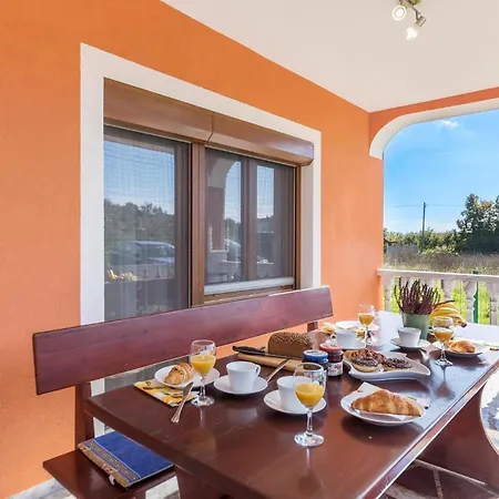 Apartman 3 Bedroom Gorgeous In Pula Póla